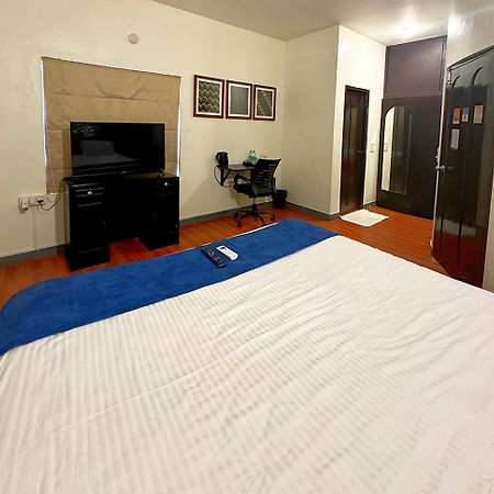 Brick Castle Hotell Chennai Exteriör bild