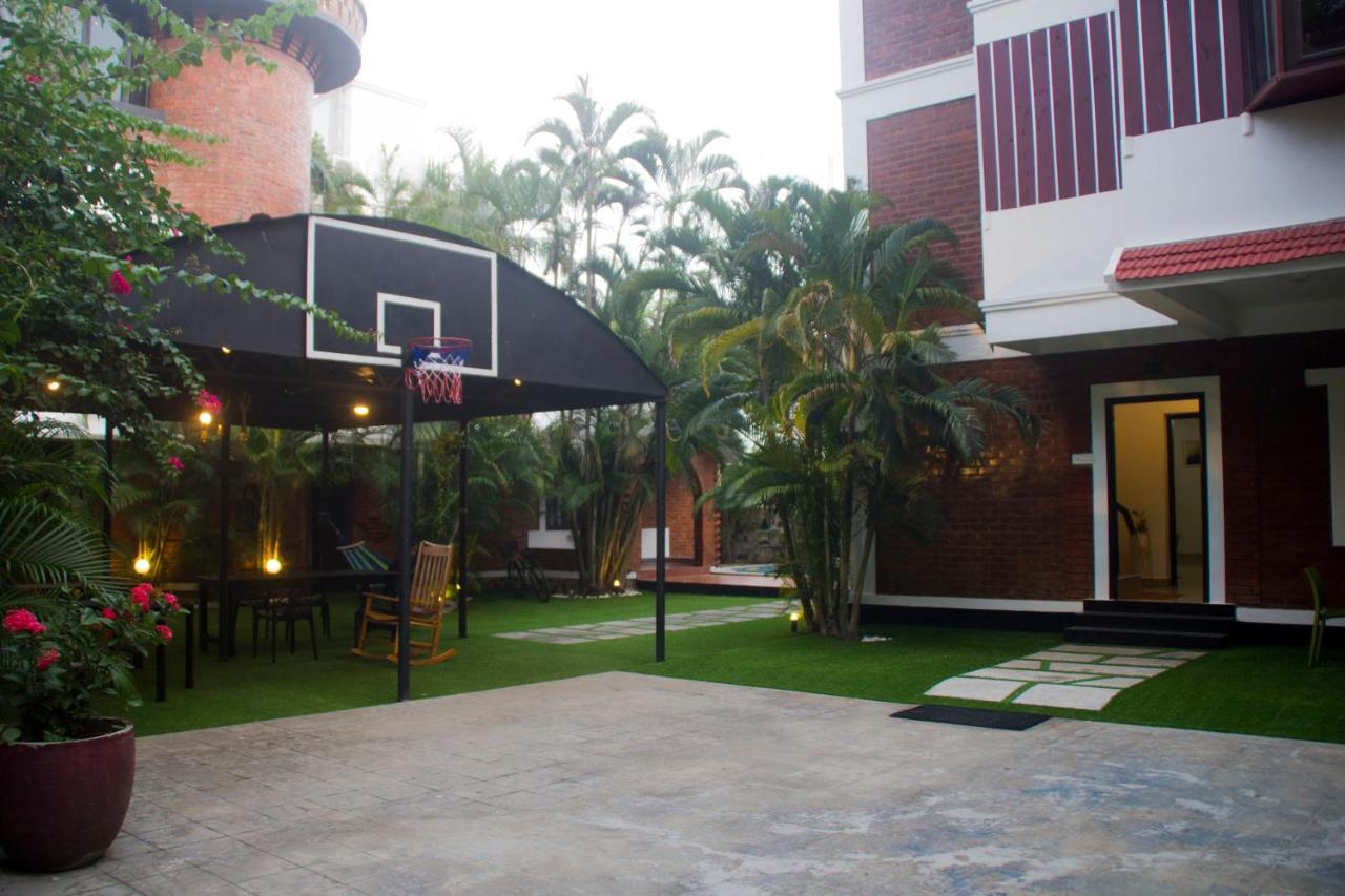 Brick Castle Hotell Chennai Exteriör bild