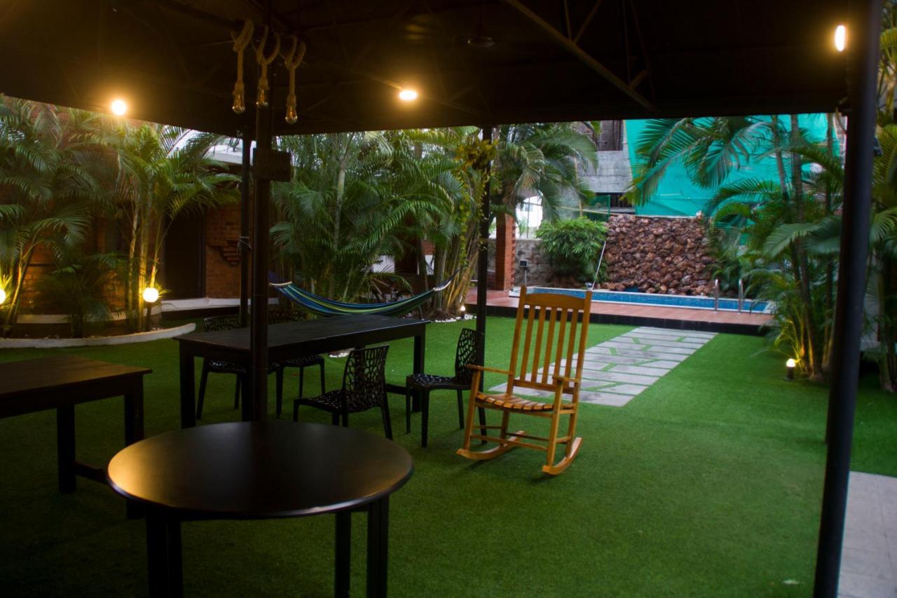 Brick Castle Hotell Chennai Exteriör bild