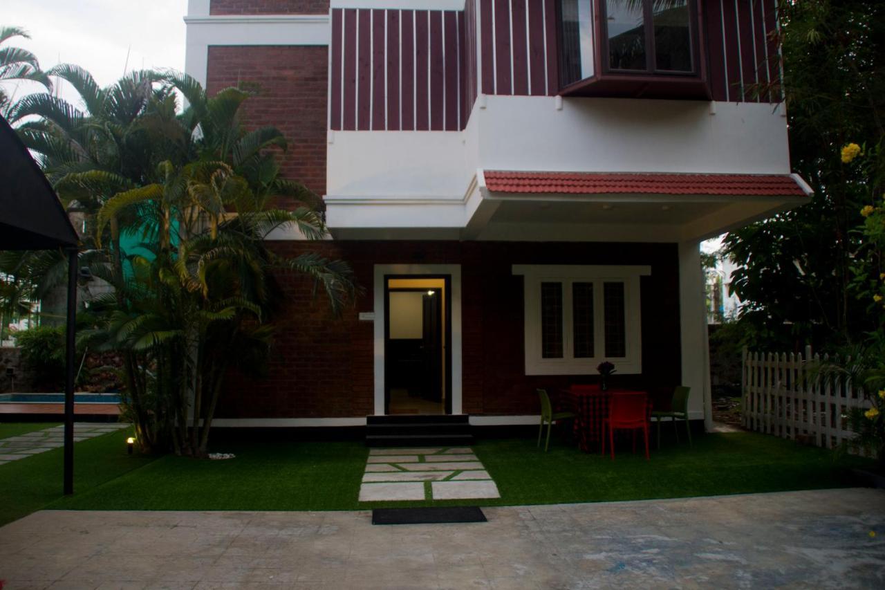 Brick Castle Hotell Chennai Exteriör bild