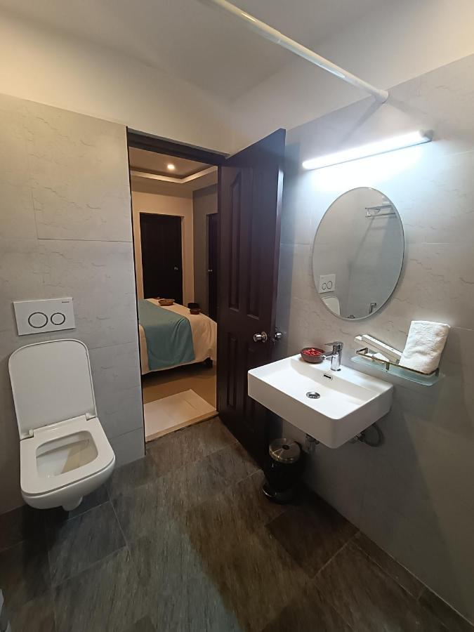 Brick Castle Hotell Chennai Exteriör bild