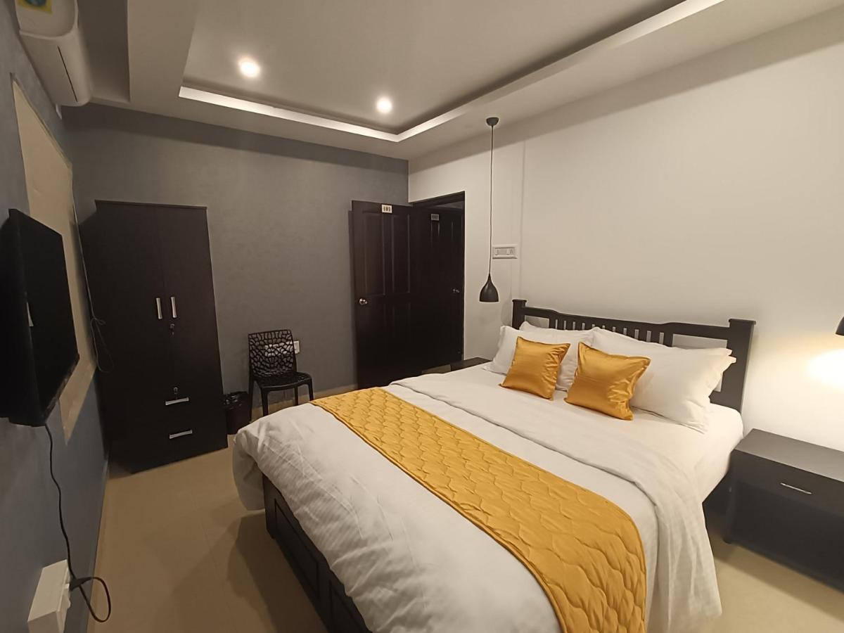 Brick Castle Hotell Chennai Exteriör bild