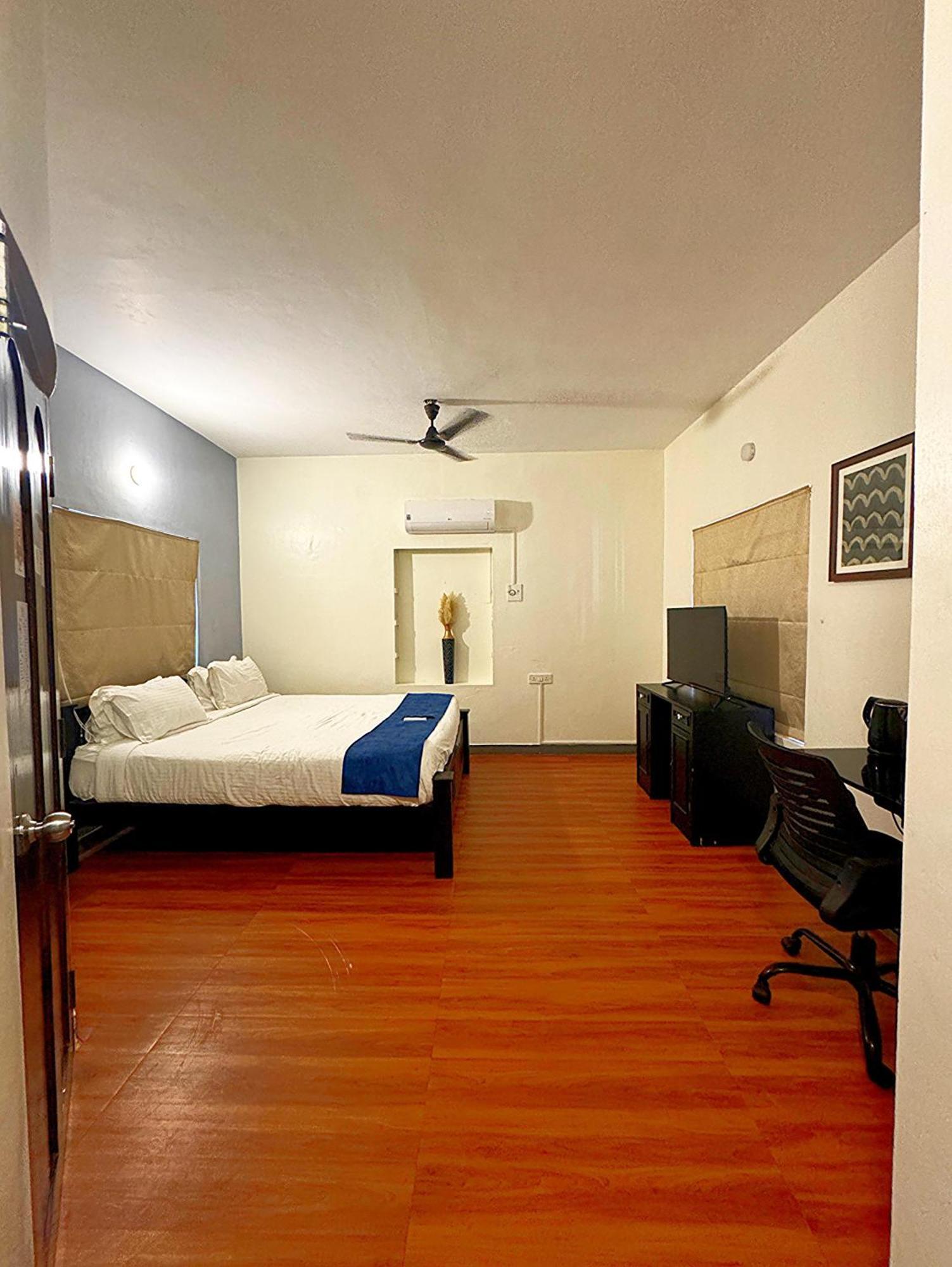 Brick Castle Hotell Chennai Exteriör bild