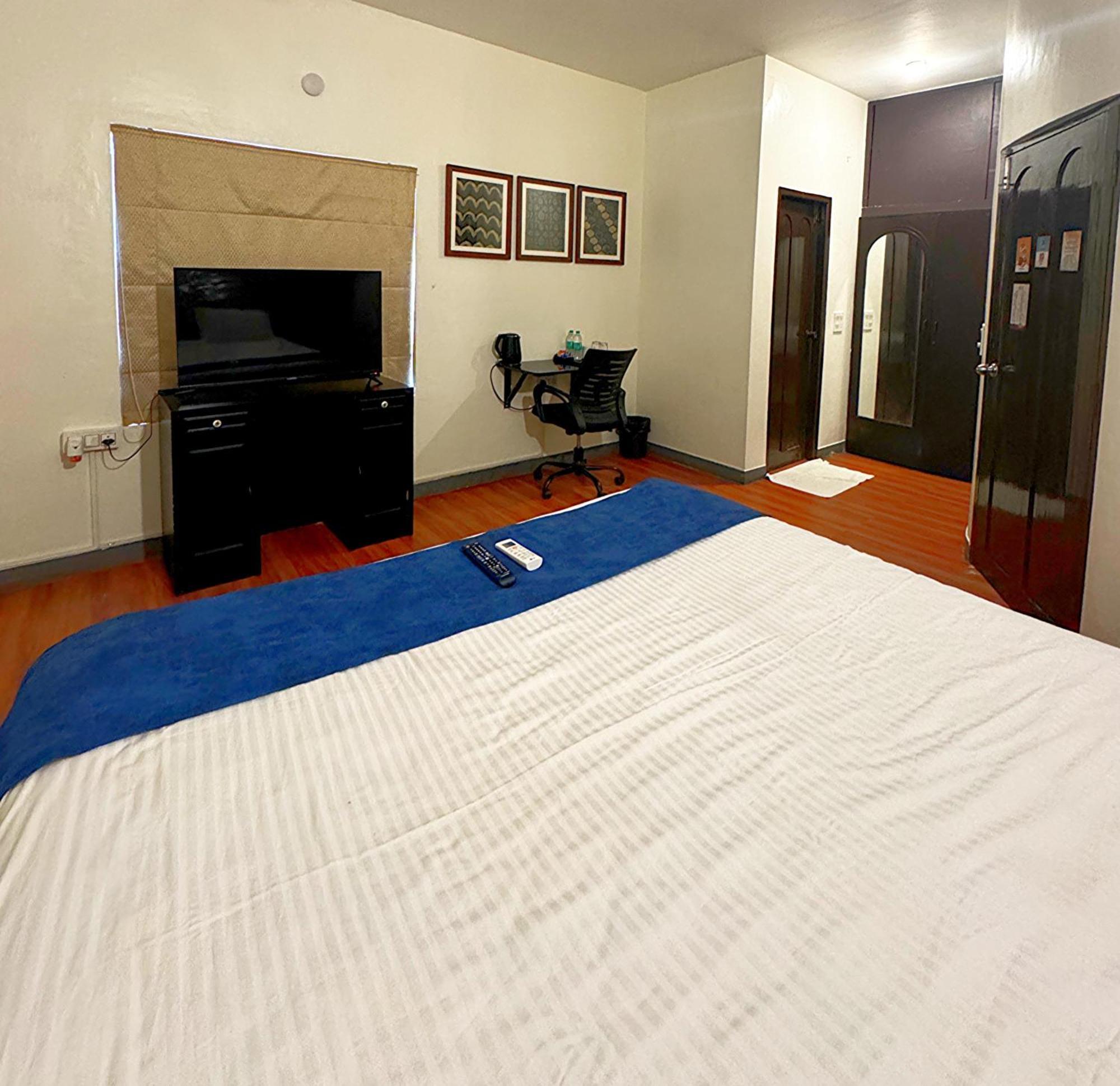 Brick Castle Hotell Chennai Exteriör bild
