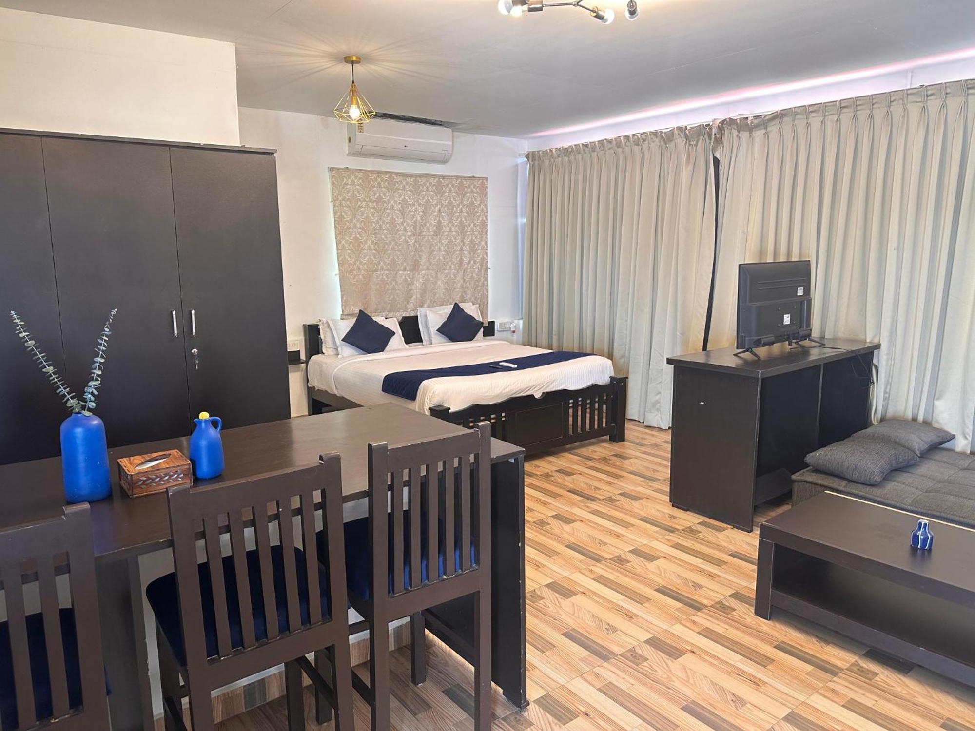 Brick Castle Hotell Chennai Exteriör bild